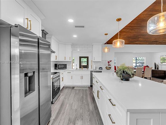 5th image of 14840 SW 21st St