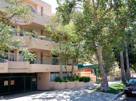 4830 Elmwood Ave, Los Angeles, CA