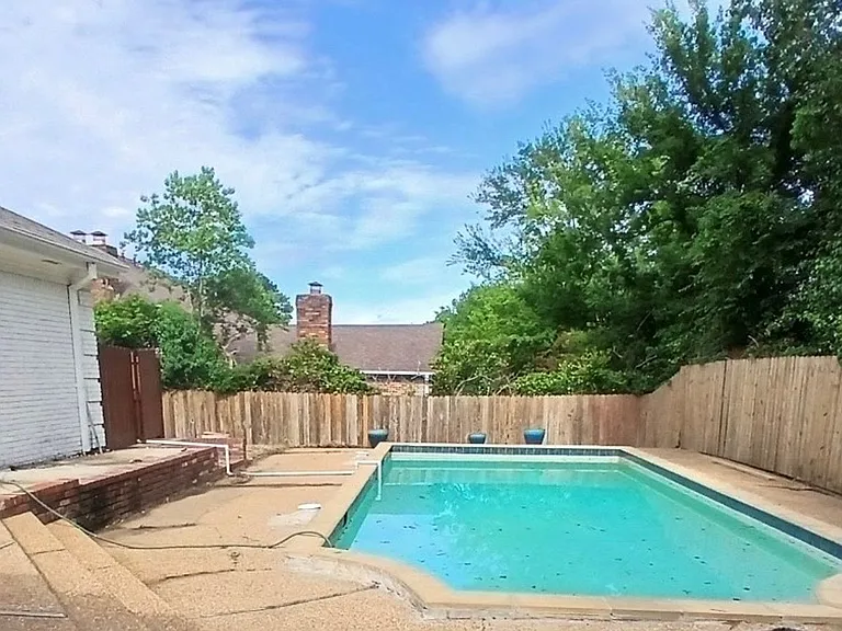 117 Rolling Creek Dr — Photo 2