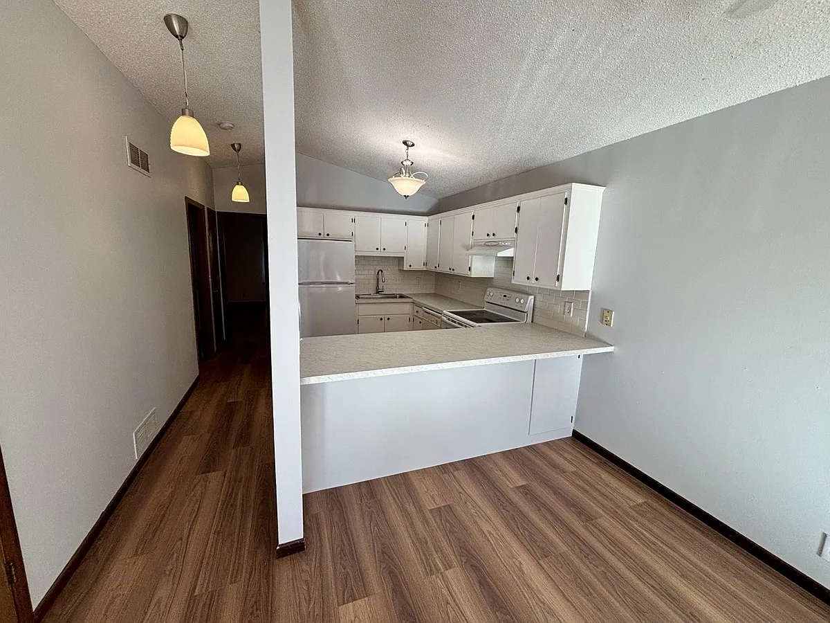 3 bed, 1700 sqft, $2,495 — Photo 2