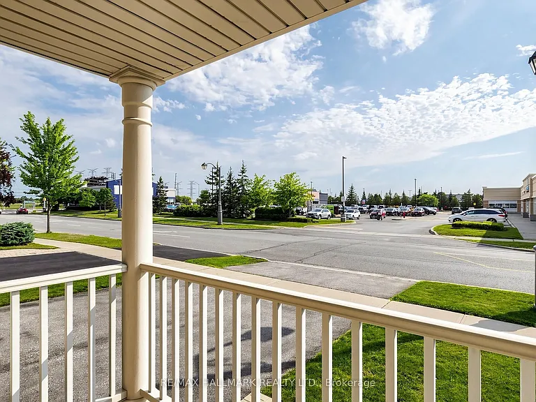 72 Middlecote Dr — Photo 4