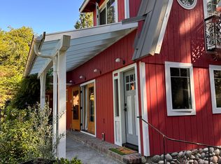 8868 NE Wardwell Rd, Bainbridge Island, WA 98110