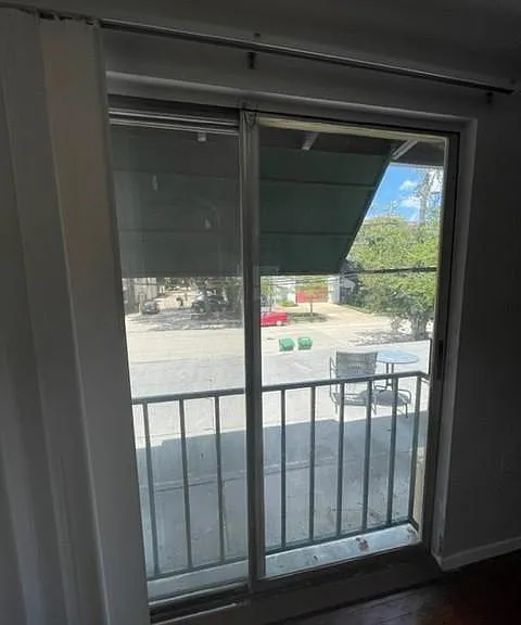 2815 Greenbriar Dr #3 — Photo 9