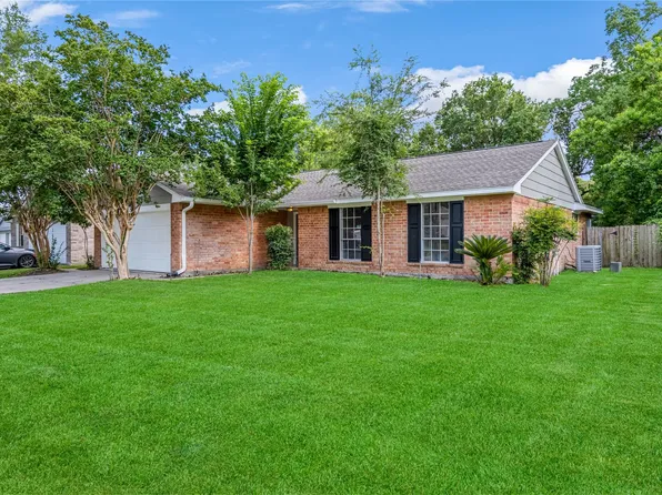 9806 Tanager Ln, Conroe, TX 77385