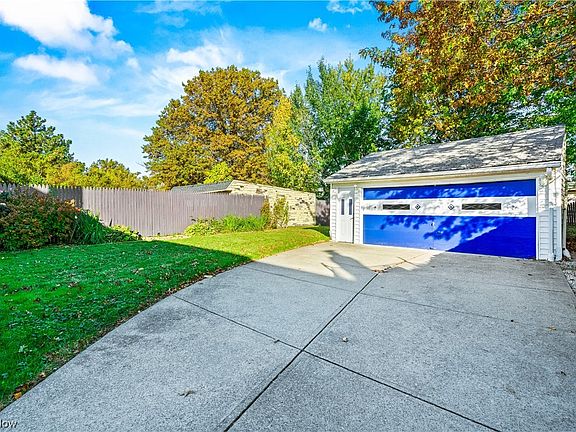 3rd image of 20701 N Vine Ave