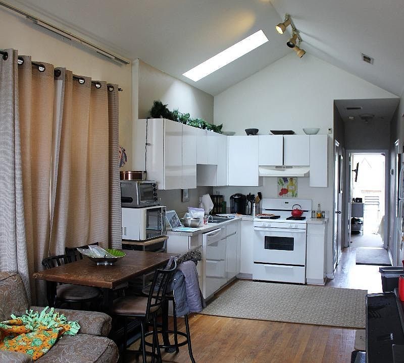 1st image of 2039 W Superior St APT 3