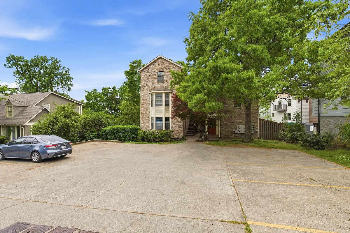 Building Photo - 515 Chesterfield Ave #1