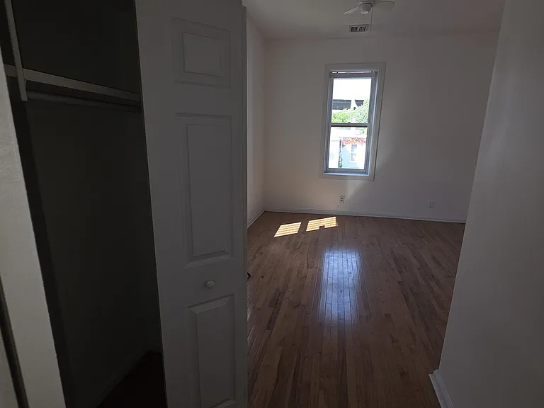 129 11th St #2R — Photo 6