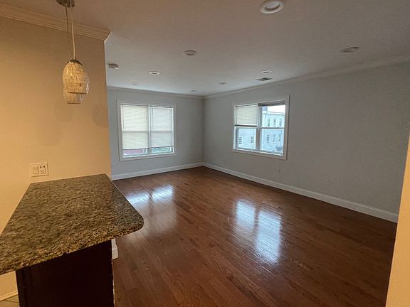 5th image of 106-108 Maverick St #4