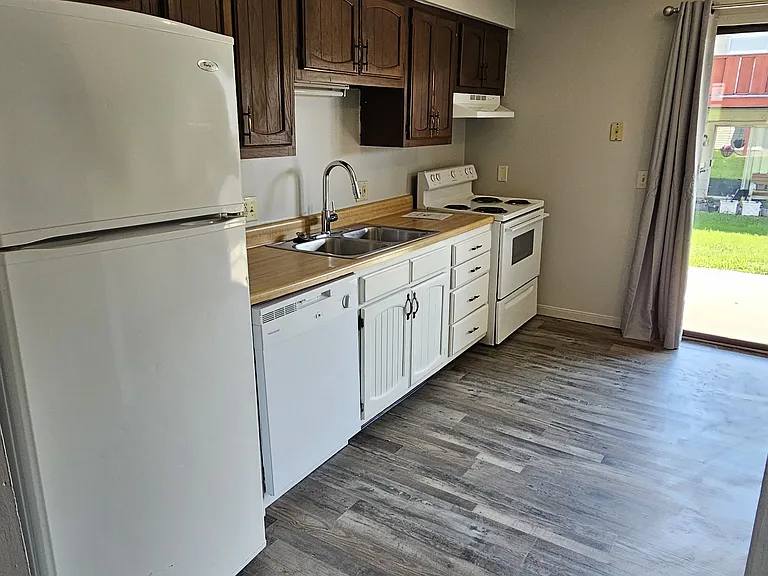 702 Sherbrooke Dr #4 — Photo 8