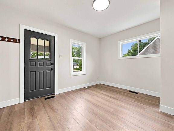 2nd image of 138 Sutton St #1