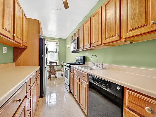 Sold by REMAX Elite | media 32