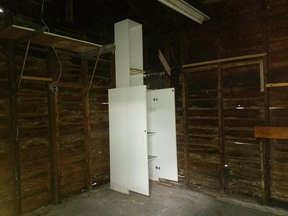 5th image of 35 N Watt St