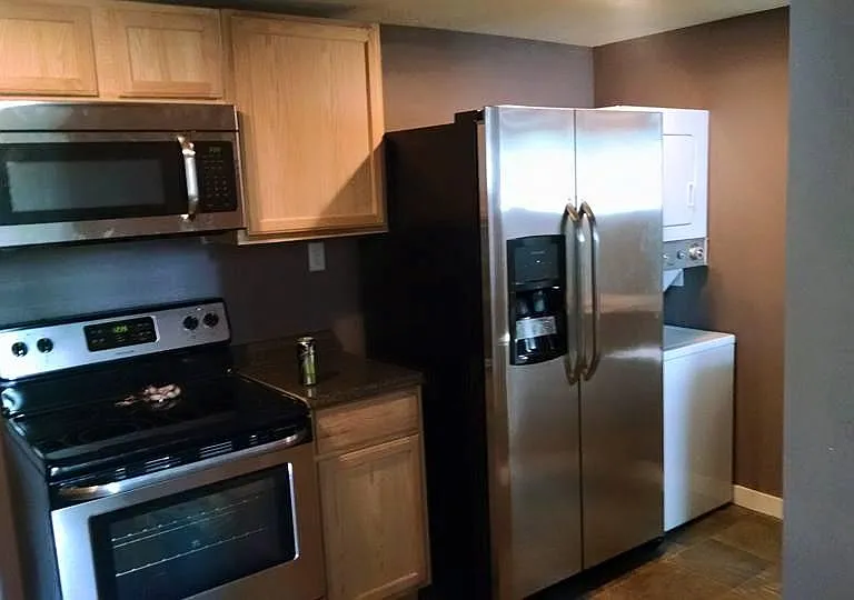728 Portage Ave — Photo 6