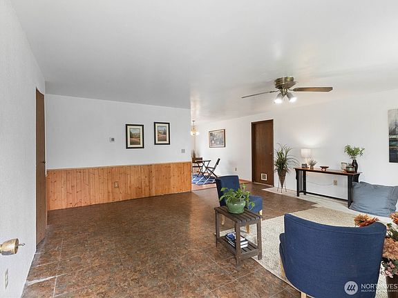 4th image of 739 2nd Avenue NE