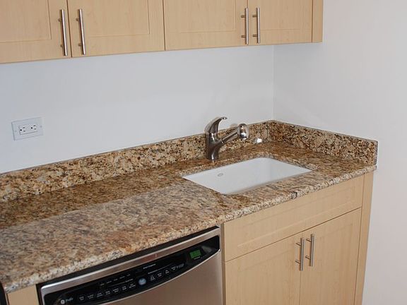 5th image of 235 W 48th St APT 25E