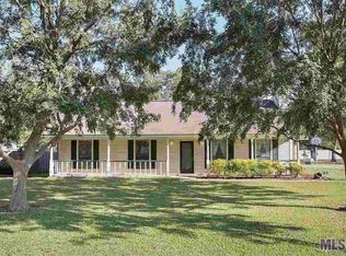 2314 Riverside Dr, Port Allen, LA 70767