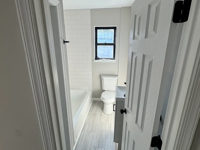 628 E Springfield Rd — Photo 5