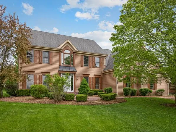 4N451 S Robert Frost Cir, St Charles, IL 60175