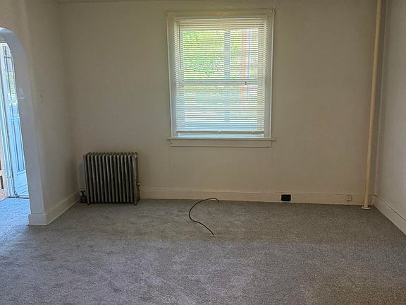4th image of 805 N Washington St