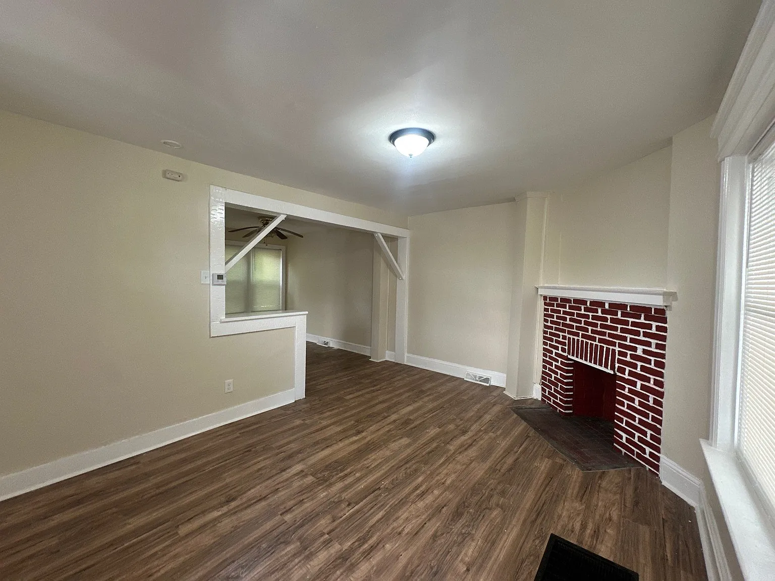 3 bed, 1160 sqft, $2,200 — Photo 3