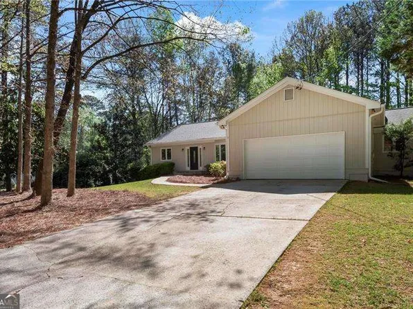 245 E Creek Cir, Roswell, GA 30076
