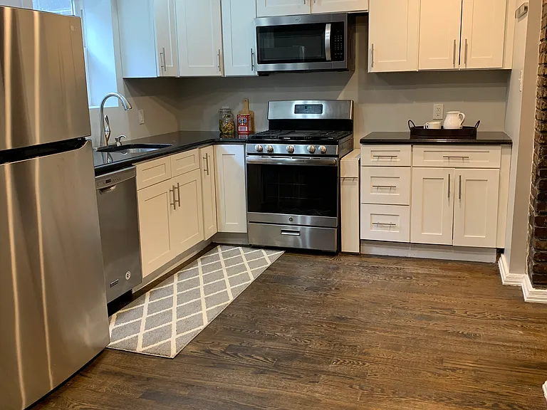 1107 Carpenter St — Photo 8
