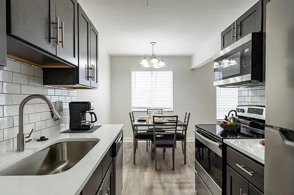 Bloomfield Square Apartments - Auburn Hills, MI