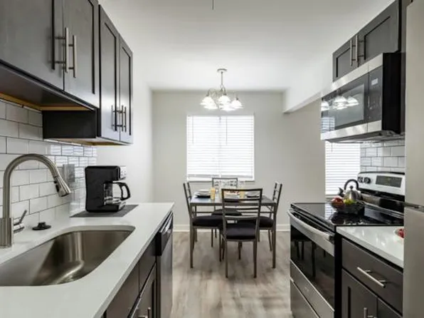 Bloomfield Square Apartments - Auburn Hills, MI