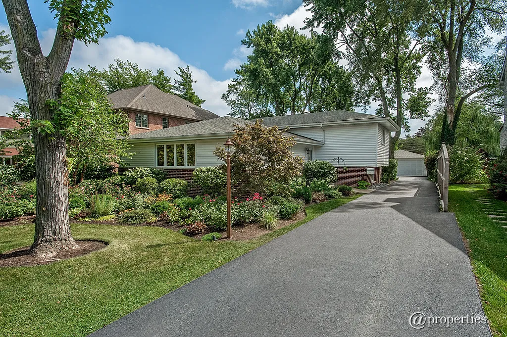 3233 Bellwood Ln photo 1