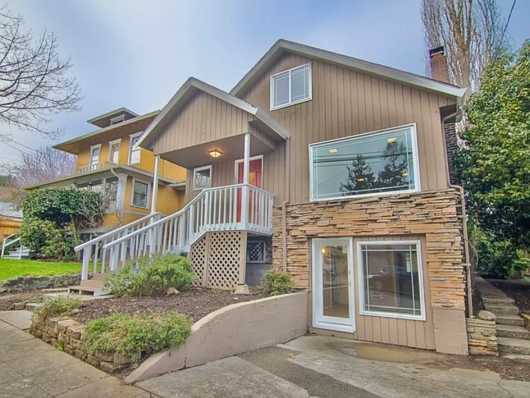 Fabulous location a block from Burke Gilman trail.15 minute walk to UW campus, Bus stop outside house for safe late-night classes or studies drop-off.