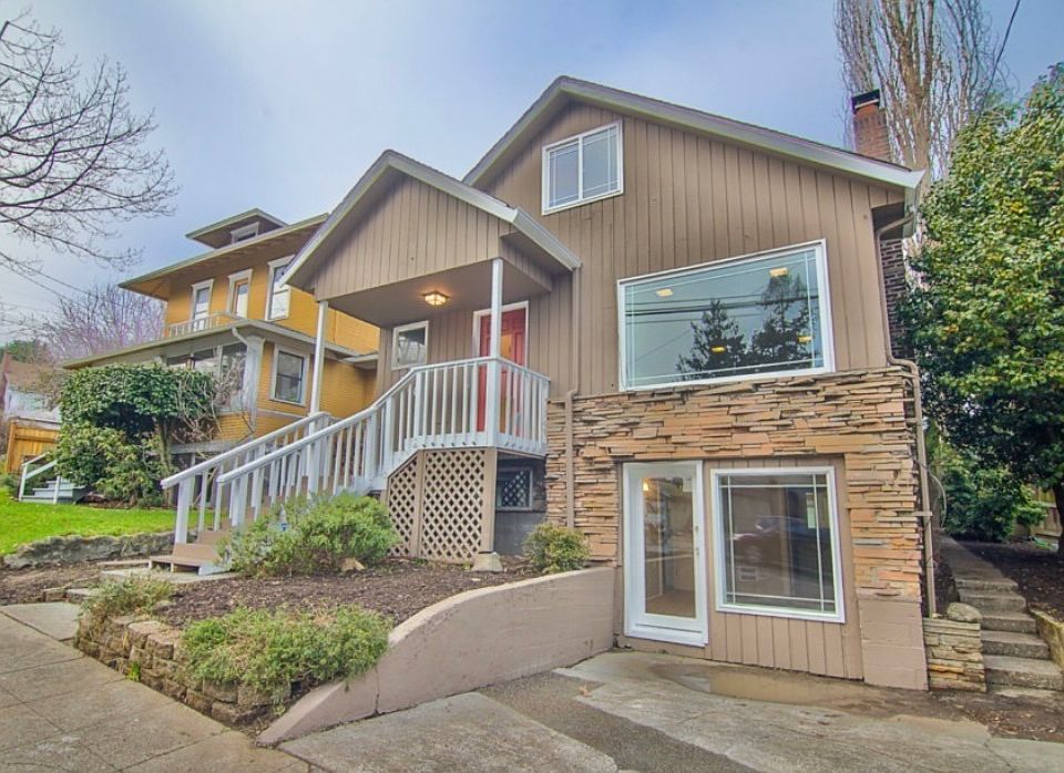 Fabulous location a block from Burke Gilman trail.15 minute walk to UW campus, Bus stop outside house for safe late-night classes or studies drop-off.