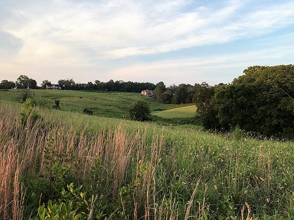 4th image of Majestic View Dr