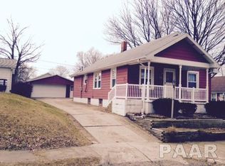 1320 Charlotte St, Pekin, IL 61554