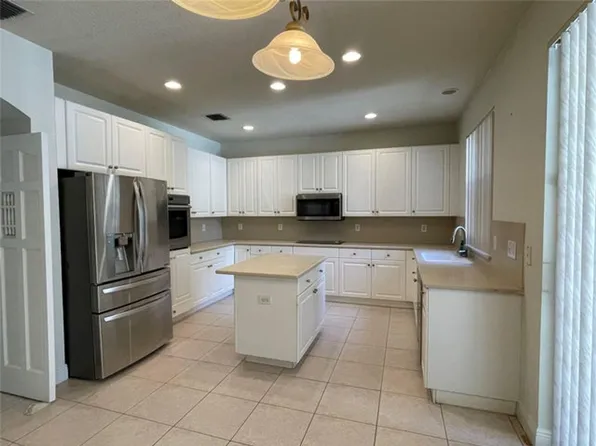 10225 NW 60th Pl, Pompano Beach, FL 33076