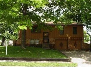 406 NE Richardson Pl, Lees Summit, MO 64086