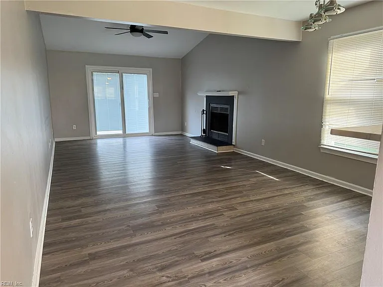 1004 Culver Ln — Photo 9