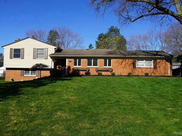 6933 Dublin Fair Rd, Troy, MI 48098