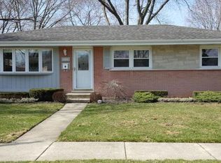 820 N Stratford Rd, Arlington Heights, IL 60004