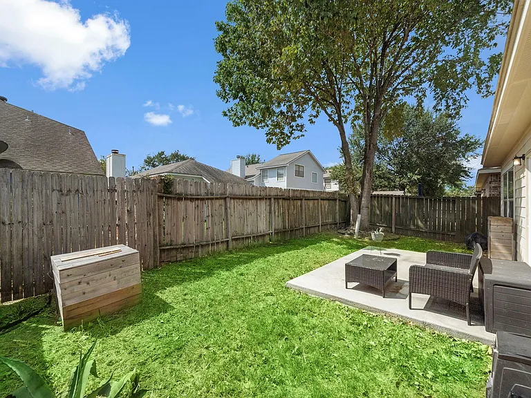18319 Hillingdon Ln — Photo 32