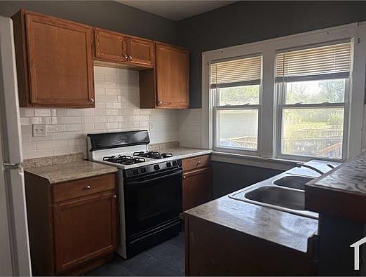 4th image of 2200 Gray St #1