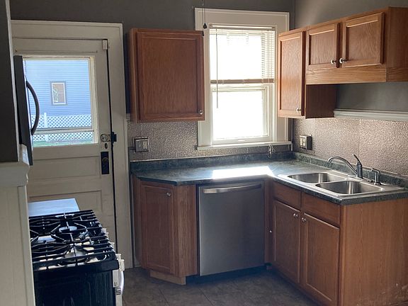 4th image of 3502 N Knoxville Ave APT B