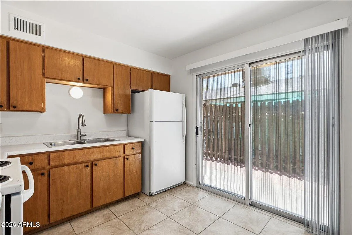 2 bed, 1.0 bath, 850 sqft, $1,175 — Photo 3