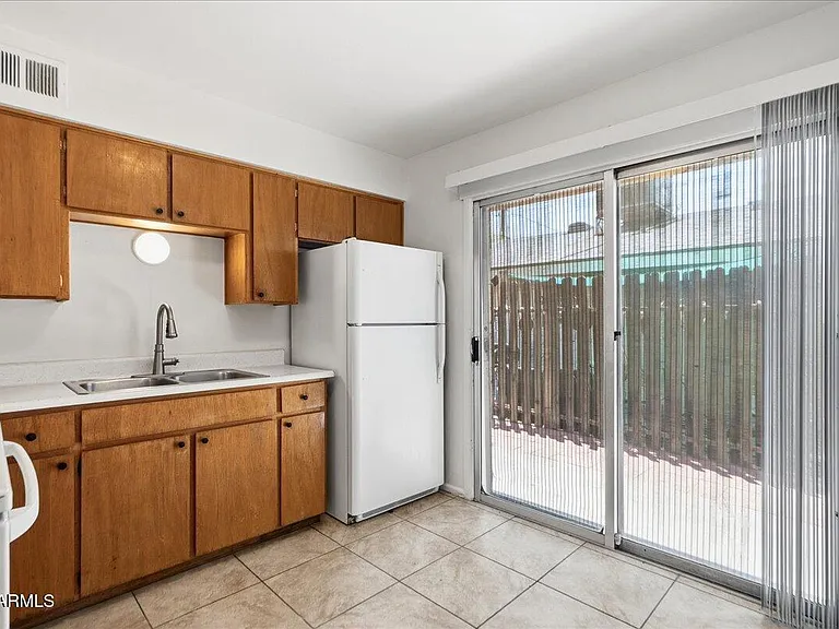1321 E Carol Ave #3 — Photo 3
