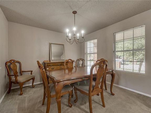 3rd image of 804 Eagle Dr