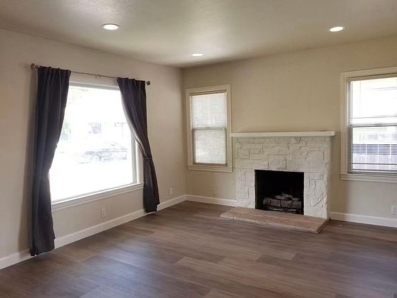 4th image of 1122 Blewett Ave