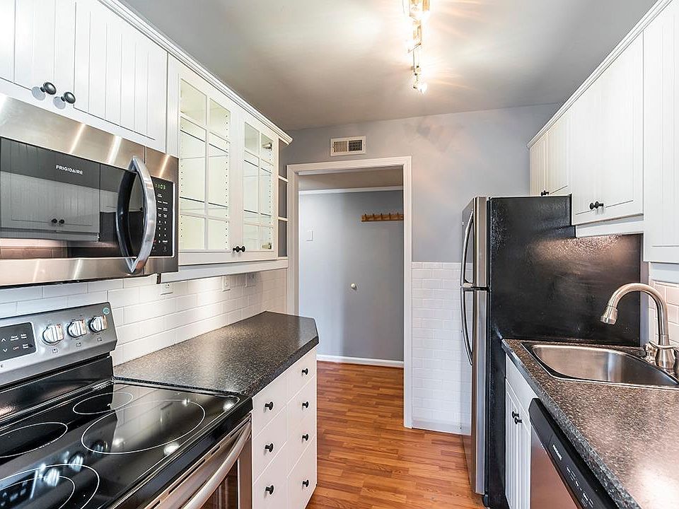 1st image of 333 E 4th St APT D3