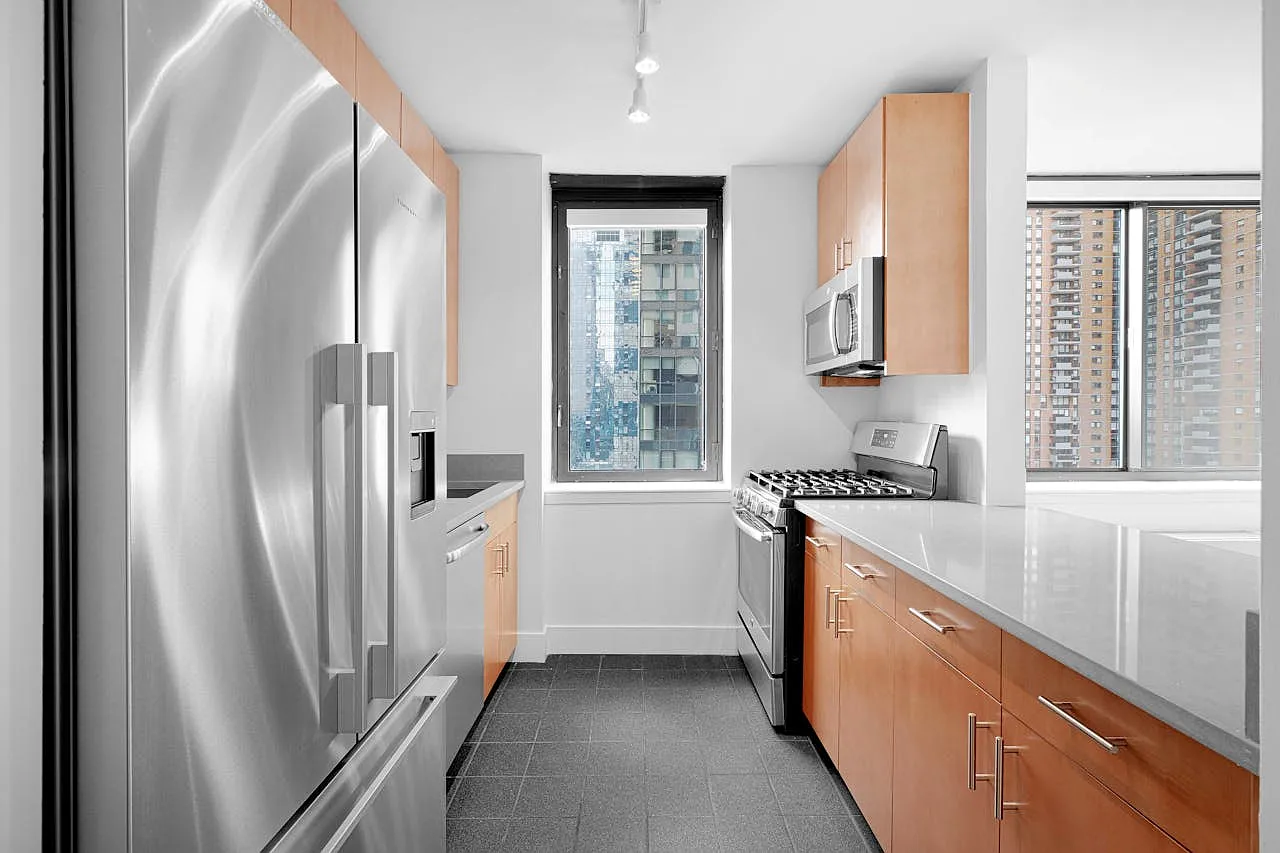420 West 42nd Street — Photo 4