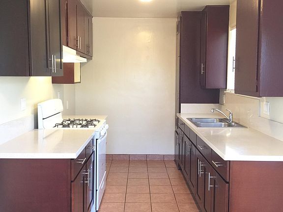5th image of 20625 Hartland St APT 6