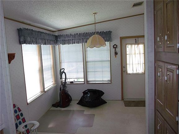 5th image of 796 Jennings Ave
